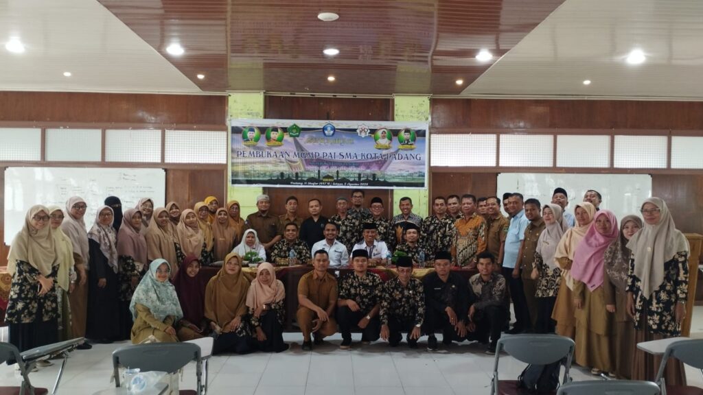 Pembukaan MGMP PAI SMA Kota Padang Semester Ganjil TP. 2025/2026 di Aula MTs Quranic Scientia UIN IB Padang